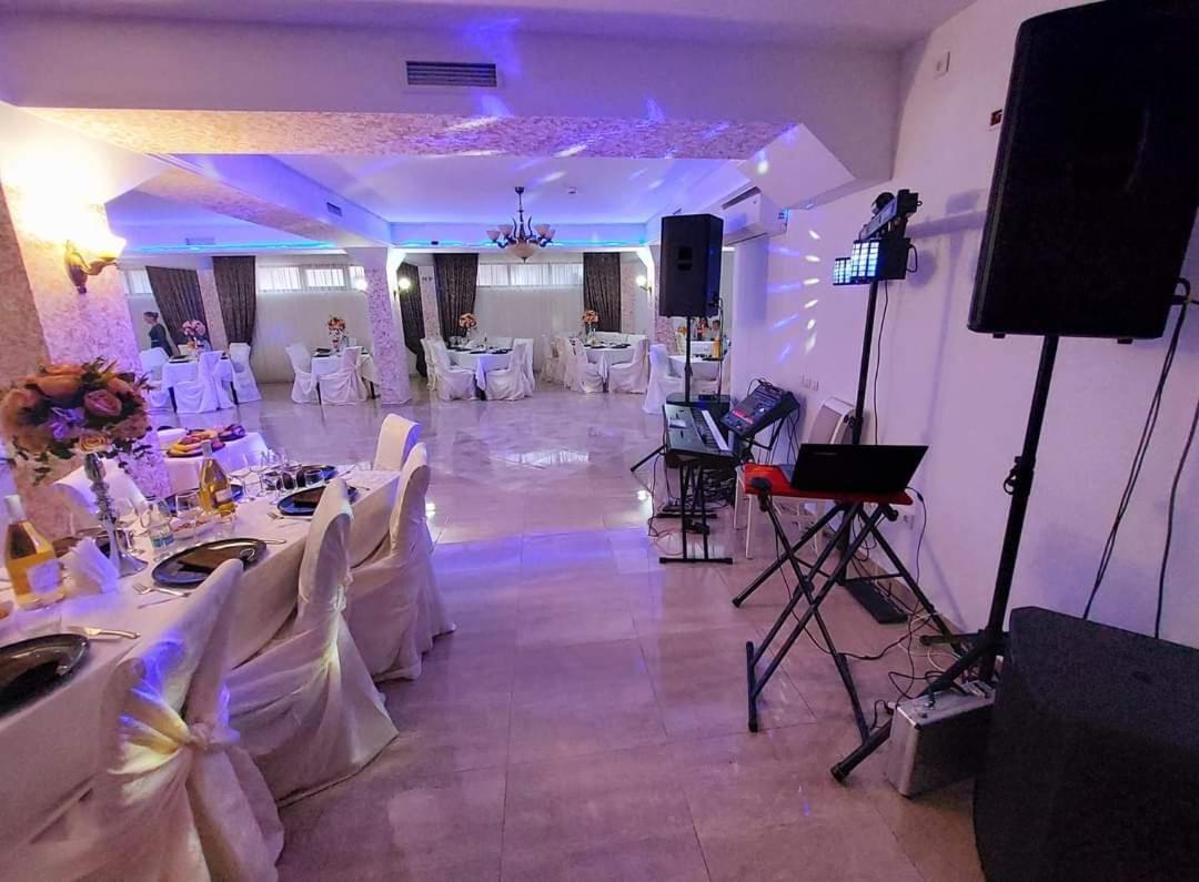 Pensiunea El Ryo Кэлимэнешти Экстерьер фото